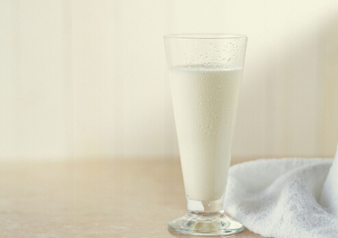 每天堅持適量喝牛奶少得糖尿病